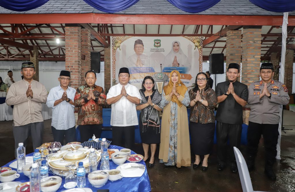 Walkot Wesly Buka Puasa Bersama Forkopimda di Rumah Dinas