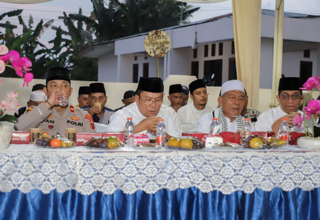 Walkot Wesly Hadiri Buka Puasa Bersama