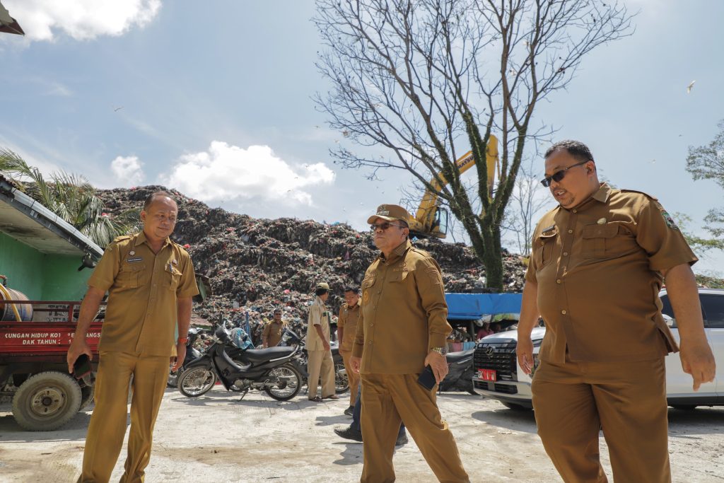 Walkot Wesly dan Wawalkot Herlina Tinjau TPA Tanjung Pinggir