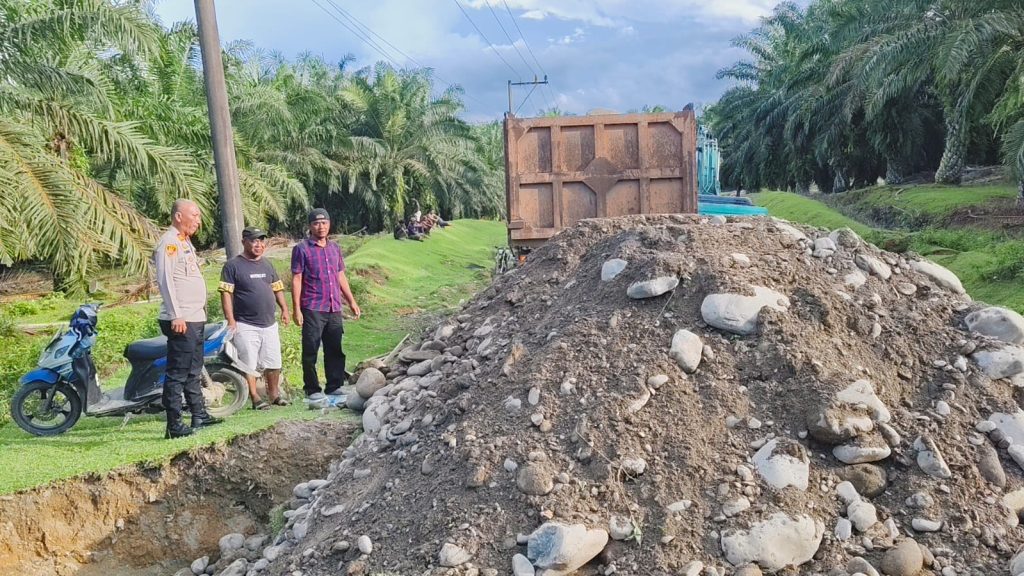 Akses Vital Terputus, Polsek Pastikan Perbaikan Jalan Amblas di Bukit Lawang