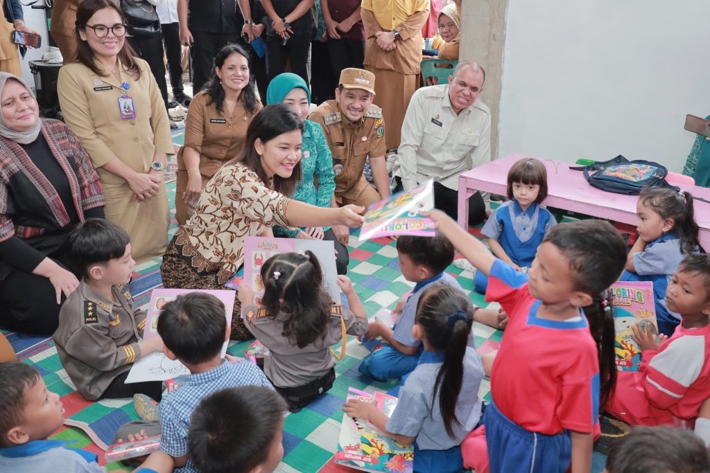 Kahiyang Ayu Kunjungi Posyandu di Tebingtinggi
