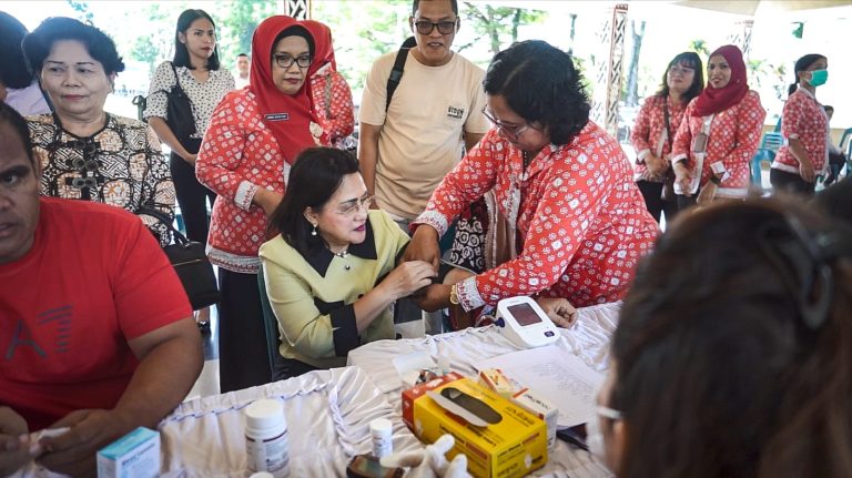 Kegiatan Pemeriksaan Kesehatan Gratis dan Donor Darah