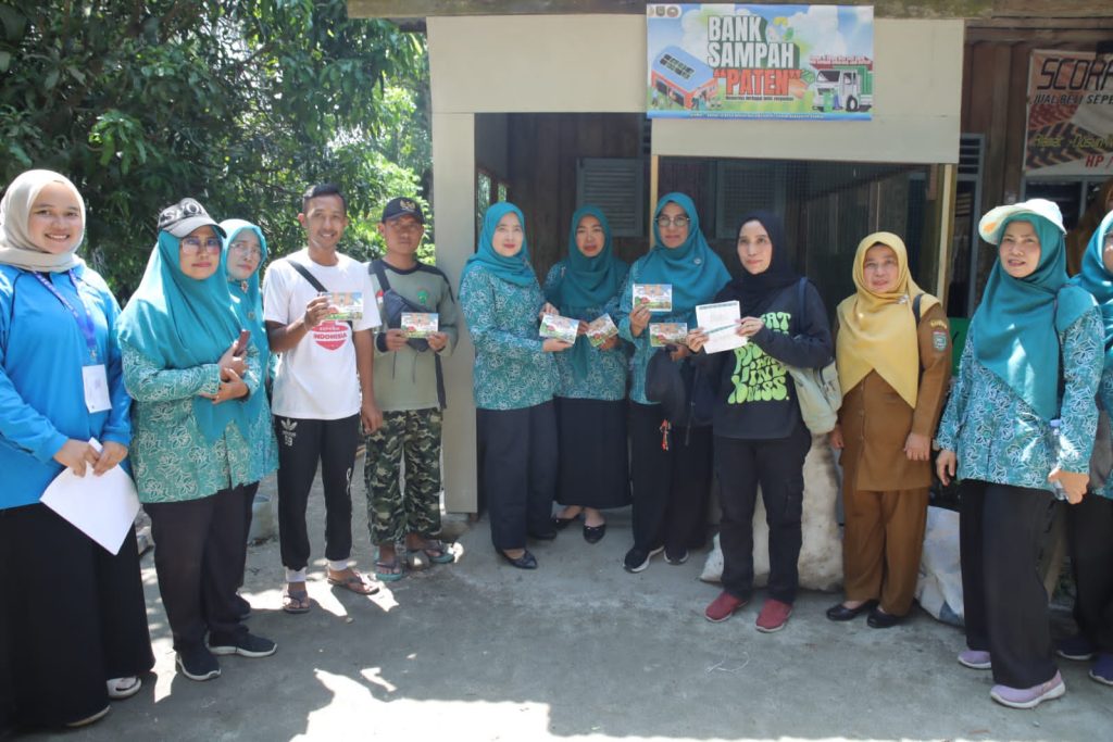 Ketua PKK Asahan Monitoring Lomba Hatinya PKK Tingkat Sumut di Desa Banjar