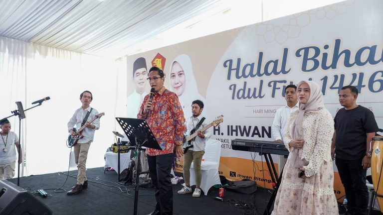 Rico Waas Bawakan Lagu Wali saat halal bihalal