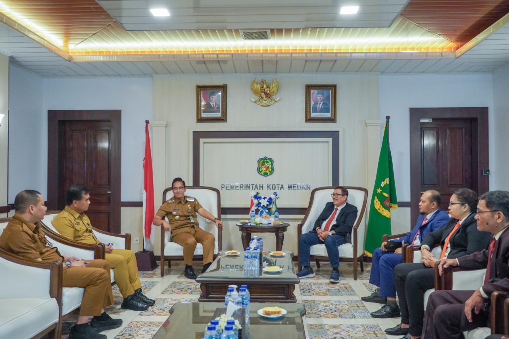 Rico Waas Minta Peradi Pergerakan Medan Beri Pendampingan Hukum