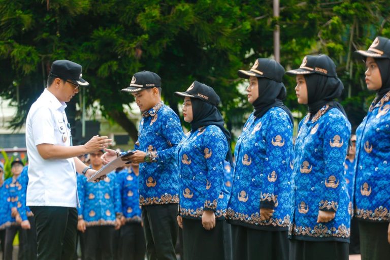 Rico Waas Serahkan SK Pengangkatan 529 CPNS Pemko Medan