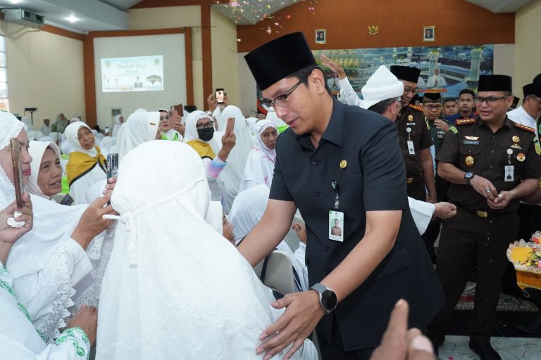 Rico Waas Tepung Tawari 2.635 Calon Jamaah Haji