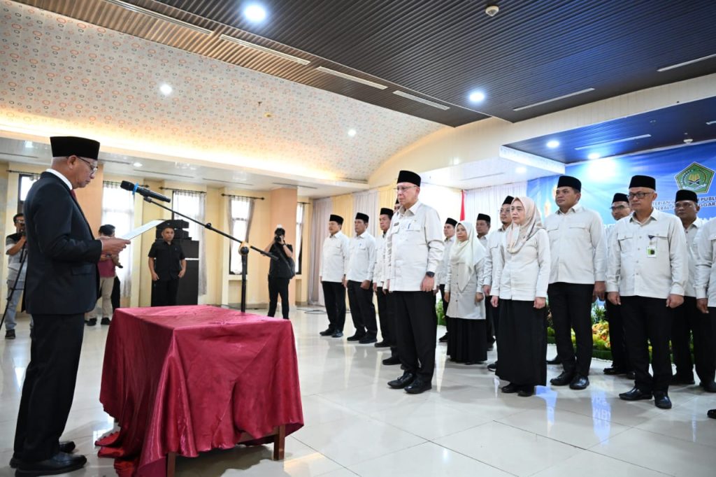 Wakil Gubernur Surya Lantik PPIH Sumut Embarkasi Medan 1446 H