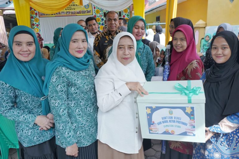 Wakil Ketua PKK Sumut dan Ketua PKK Asahan Kunjungi Posyandu dan PAUD