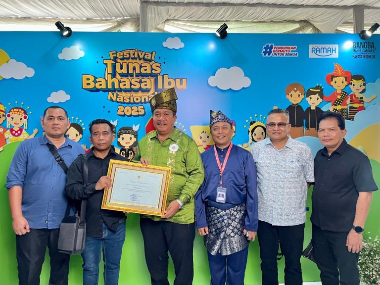 Bupati Asahan Terima Penghargaan Nasional dari Kemendikdasmen RI