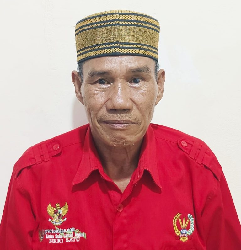 Ketua PWRI Kubu Raya,Ucapkan selamat Purnatugas kepada Kepala SDN 16 Sungai Kakap