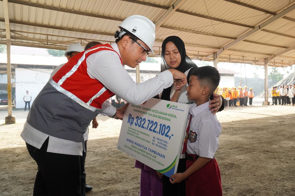 Rico Waas Pimpin Apel Bersama Dinas SDABMB