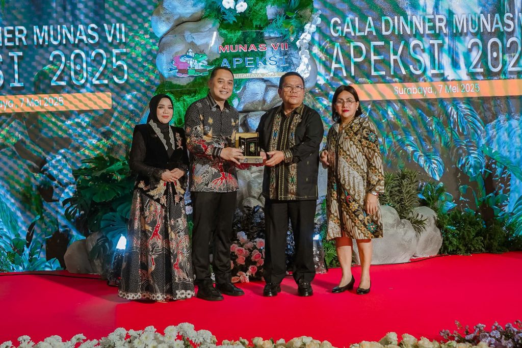 Walkot Wesly Hadiri Gala Dinner Munas VII APEKSI di Surabaya