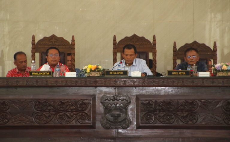 Walkot Wesly Hadiri Penutupan Rapat Paripurna III DPRD Siantar Soal LKPj