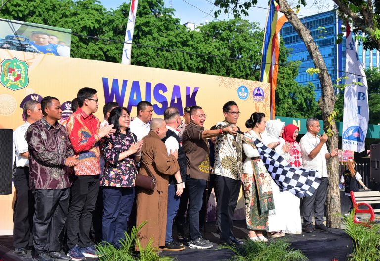 Wong Chun Sen hadiri Perayaan Waisak