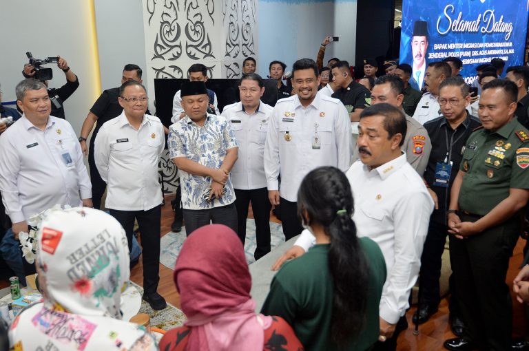 Bobby Nasution Bersama Menteri Imipas Meluncurkan Autogate