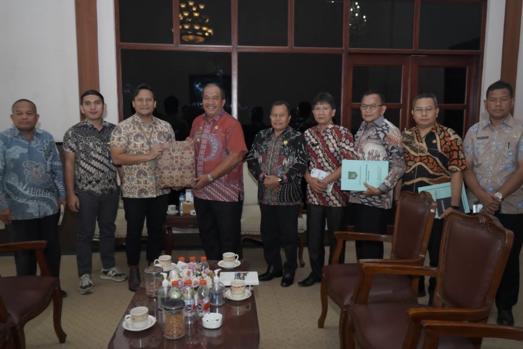 Bupati Terima Kunjungan Pimpinan Perum BULOG Asahan