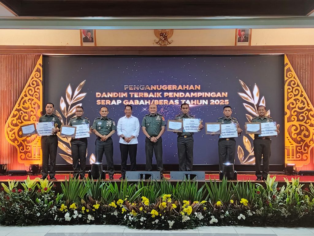 Dandim Jombang Raih Penghargaan Program Serap Gabah Tahun 2025 dari Perum Bulog