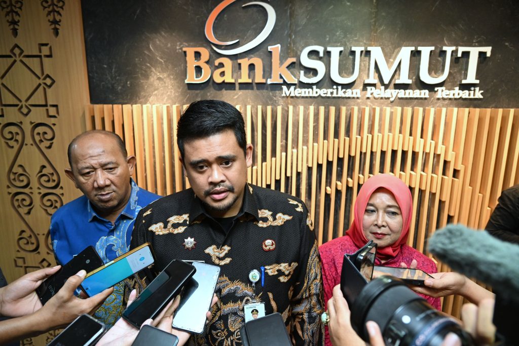 Gubernur Bobby Nasution hadiri RUPS Luar Biasa PT Bank Sumut