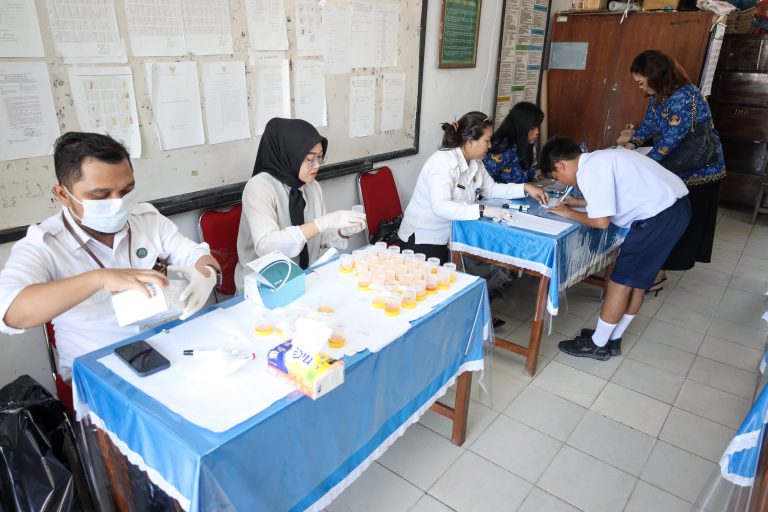 Pemko Siantar Gelar Test Urine di Beberapa Satuan Pendidikan