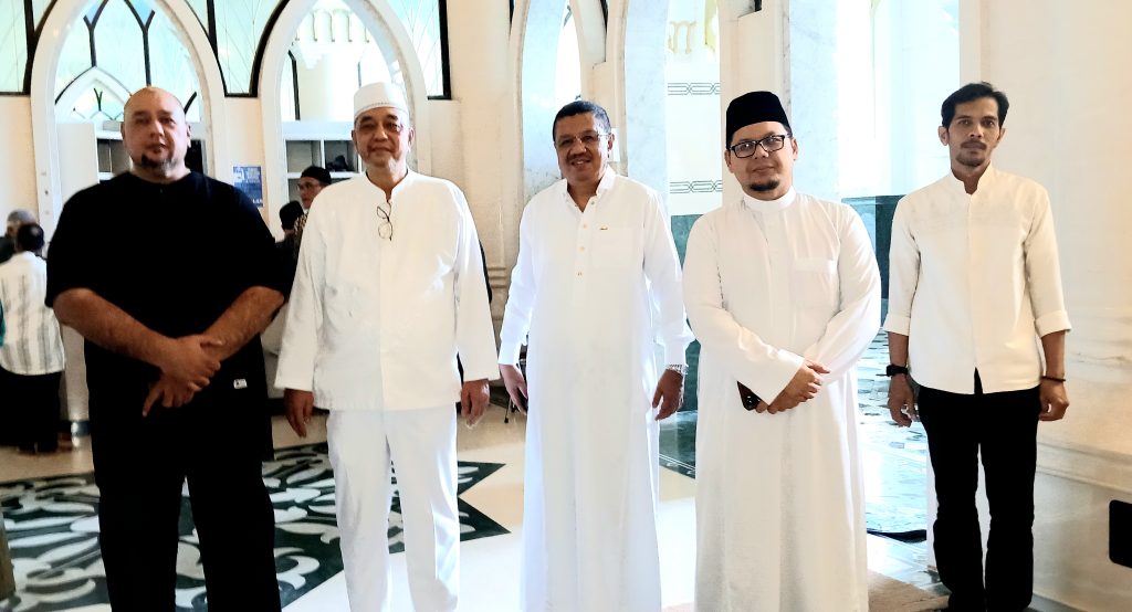 Satu Hari Dua Ibadah Agung di Masjid Agung Medan