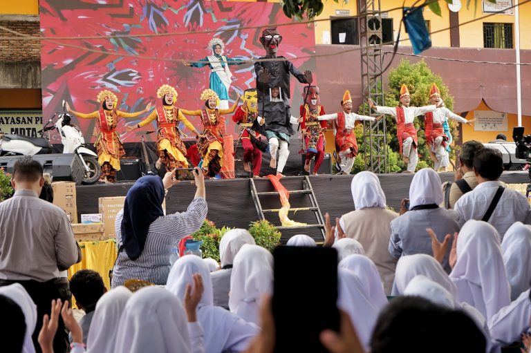 Siswa Perguruan Al-Hikmah Marelan Unjuk Kreativitas di Pentas Ekspresi