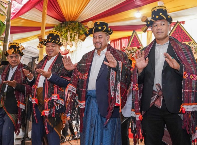 Tortor Bupati Batu Bara Pikat Perhatian