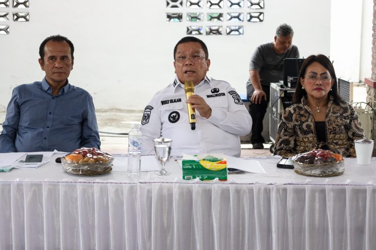 Walkot Wesly Gelar Ramah Tamah dengan Pedagang Pasar Horas di Rumah Dinas