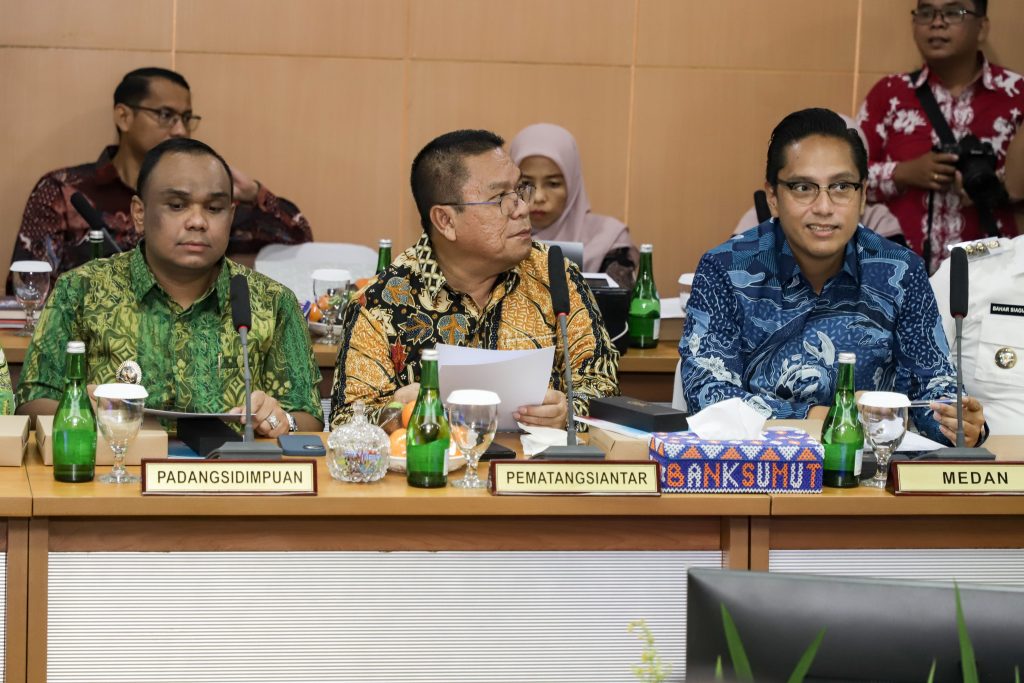 Walkot Wesly Hadiri RUPS Luar Biasa Bank Sumut Tahun 2025
