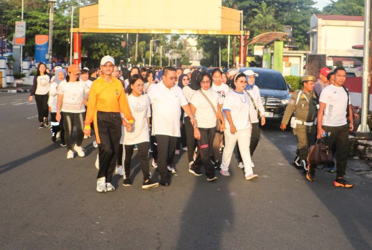Walkot Wesly Ikuti Fun Walk Bersama Bidan Indonesia