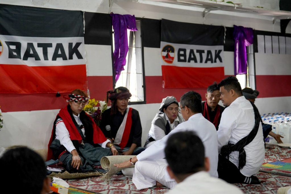 Gubernur Sumut Bobby Nasution Kunjungi Festival Edukasi Leluhur Batak di Samosir
