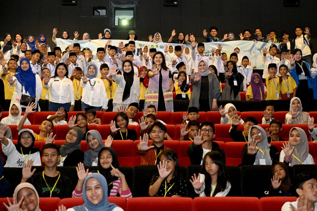 Kahiyang Ayu Nobar Film 'Jumbo' Bersama 500 Anak Marginal