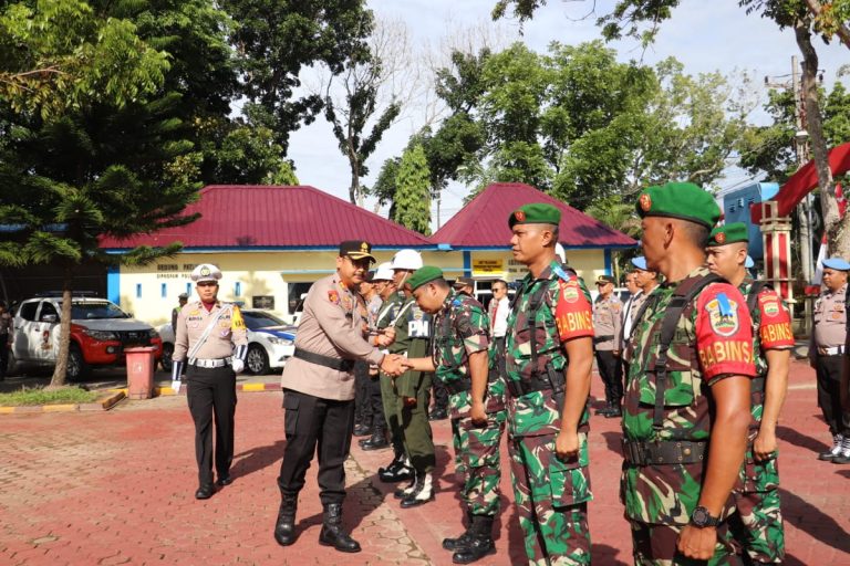 Kapolres Langkat Pimpinan Apel Gelar Pasukan Dalam Rangka Ops Kepolisian Patuh Toba 2025