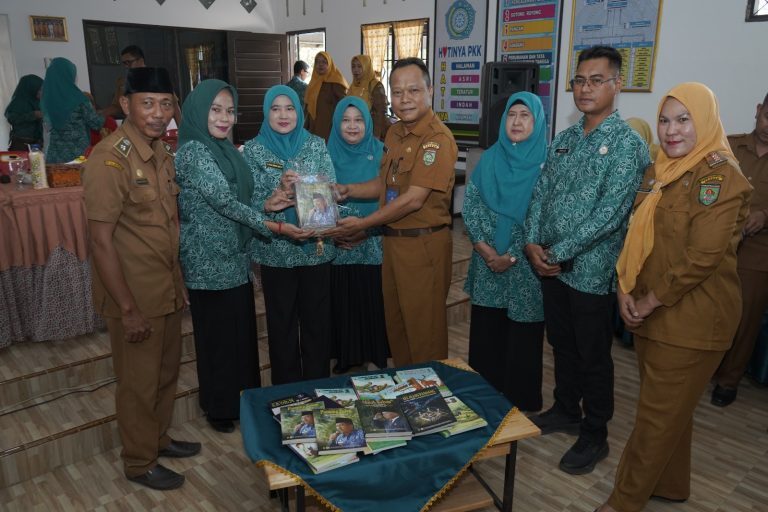 Ketua TP-PKK Asahan Kunjungi Desa Teluk Dalam