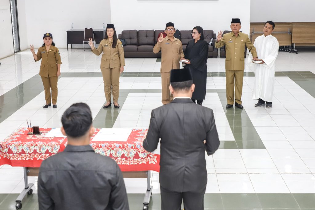 Pejabat Administrator dan Pengawas Pemko Siantar Resmi Dilantik