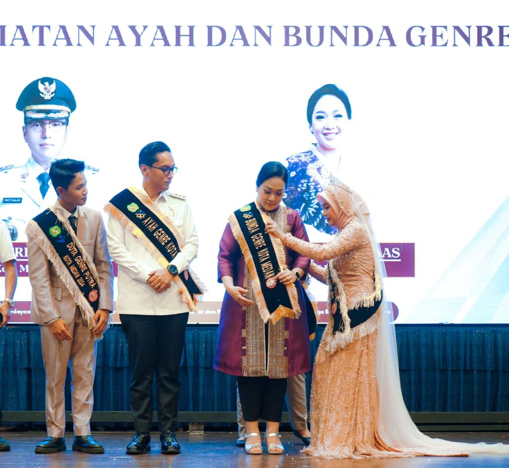 Rico Waas dan Airin Dinobatkan sebagai Ayah Bunda GenRe Kota Medan