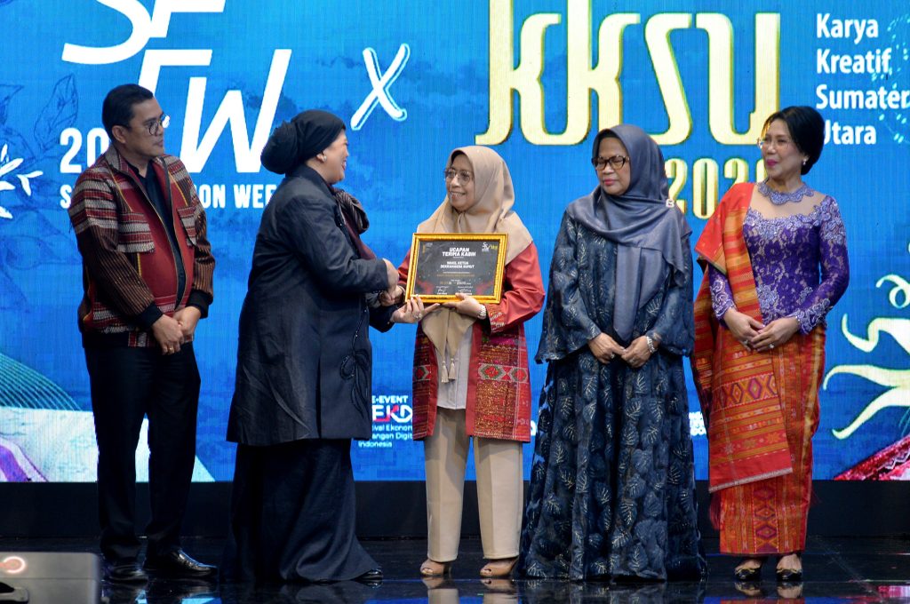 Wakil Ketua Dekranasda Buka Sumut Fashion Week 2025
