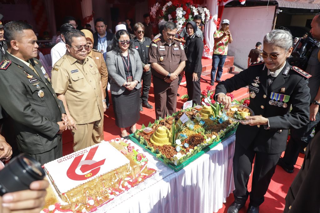 Walkot Wesly Hadiri Upacara HUT Bhayangkara ke-79 di Polres Siantar