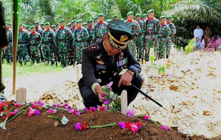 Dandim 0208Asahan Pimpin Penghormatan Terakhir Negara untuk Almarhum Serda Suwanto