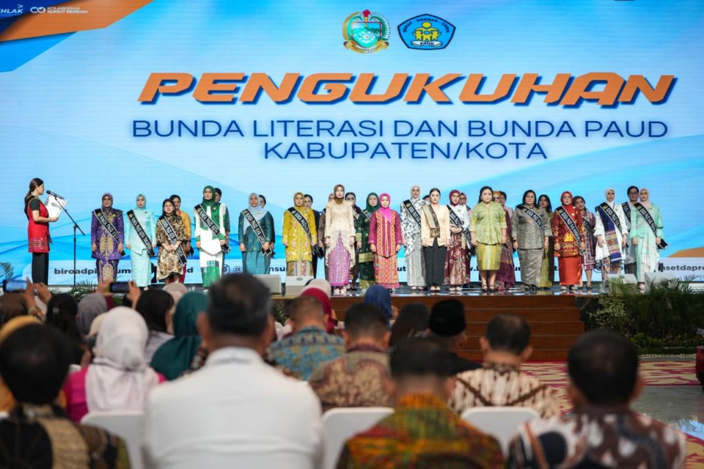 Kahiyang Ayu Kukuhkan Liswati Sebagai Bunda PAUD dan Literasi Kota Siantar