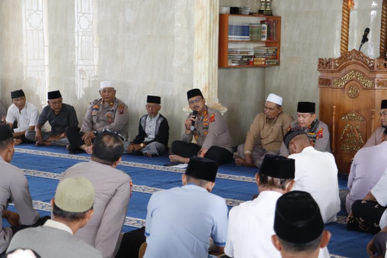 Kapolres Langkat Laksanakan Jum'at Curhat di masjid Al-Ikhlas