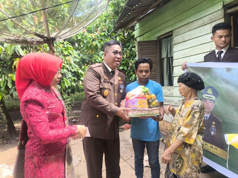 Kejari Asahan Beri Bantuan ke Nenek di Setia Janji yang Terlupakan