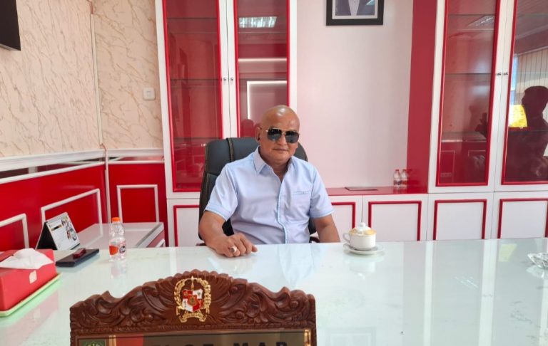 Papan Reklame Makan Korban
