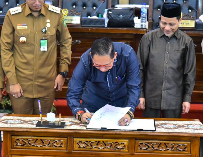 Ranperda RPJMD Kota Medan 2025-2029 Ditandatangani Pimpinan DPRD Medan