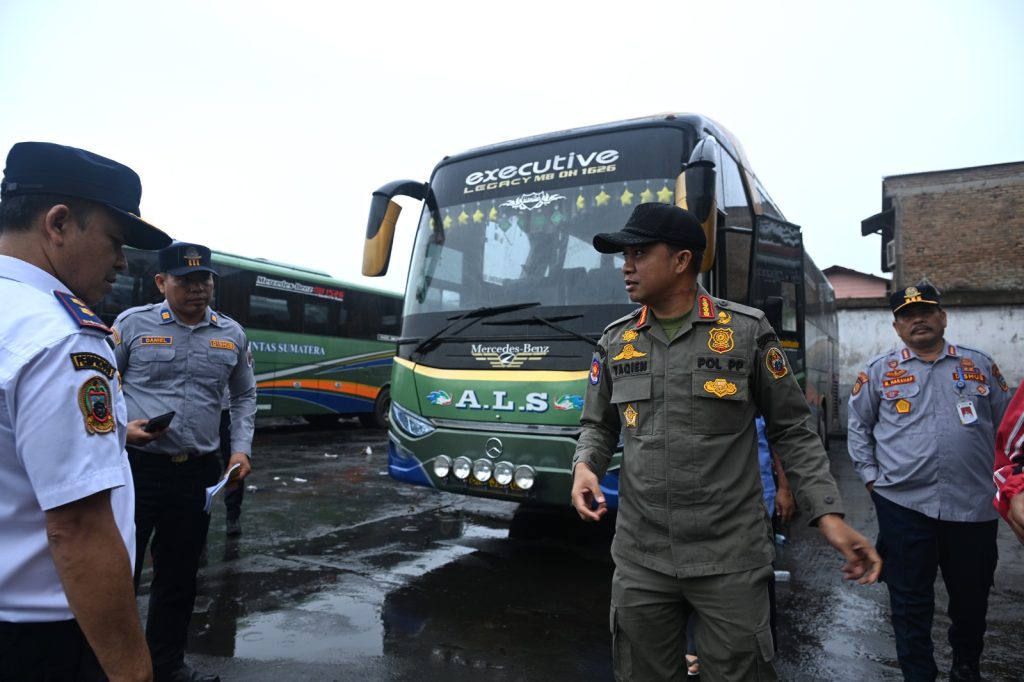 Satpol PP dan Dishub Tertibkan Angkutan Travel di Jalan SM Raja dan Jamin Ginting