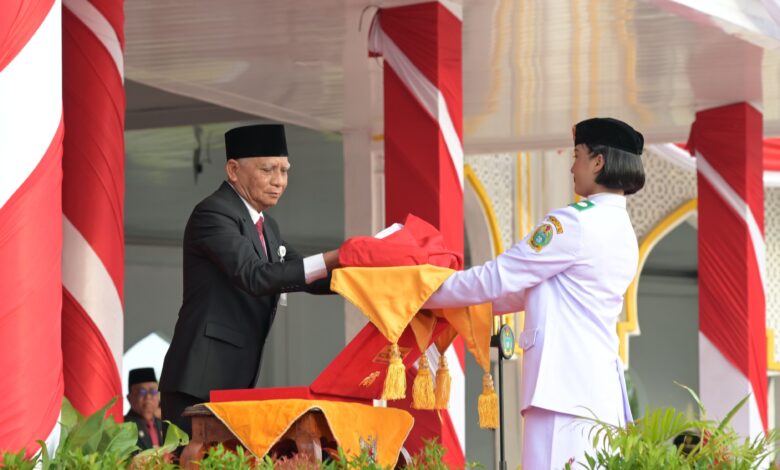 Wagub Surya Upacara Penurunan Bendera HUT ke-80 RI