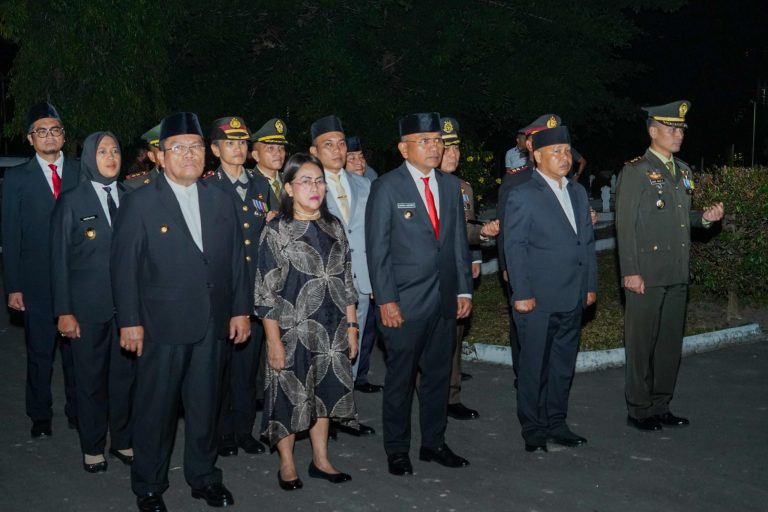 Walkot Wesly Bersama Forkopimda Plus Hadiri Apel Kehormatan Malam Renungan Suci