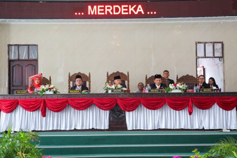 Walkot Wesly Hadiri Rapat Paripurna DPRD Dengar Pidato Kenegaraan HUT RI ke-80