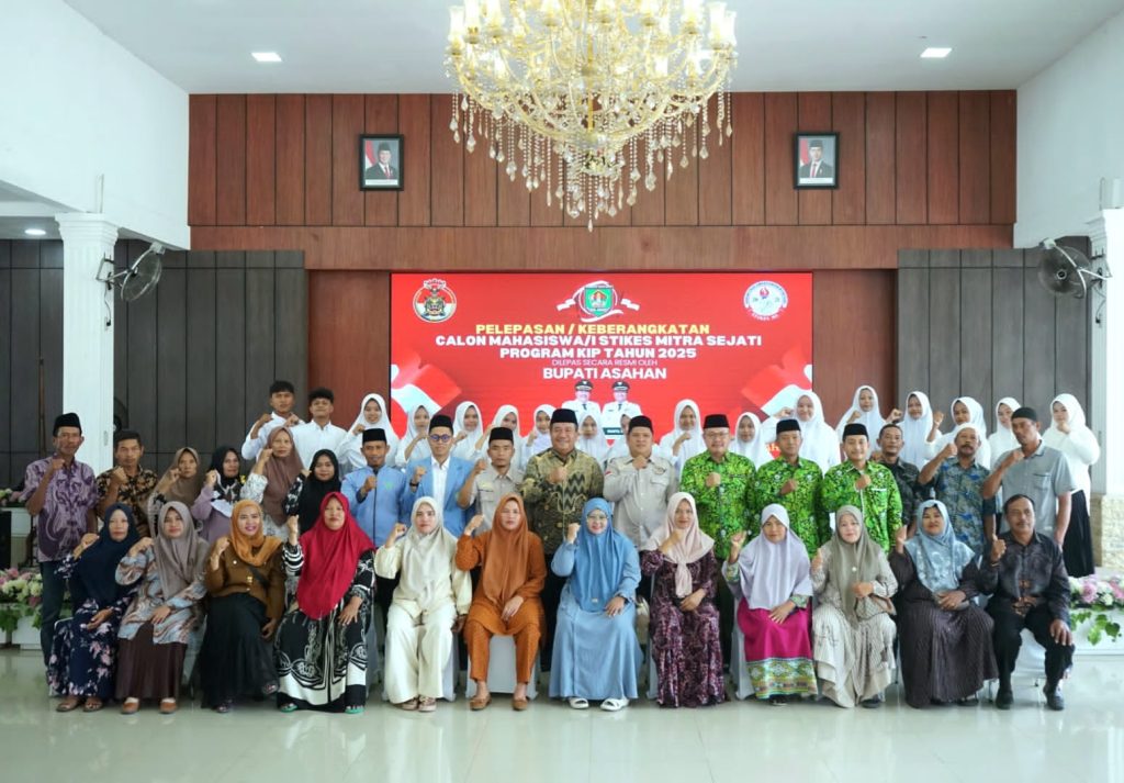 Bupati Asahan Lepas 17 Calon Mahasiswai Ikuti STIKES Mitra Sejati Medan