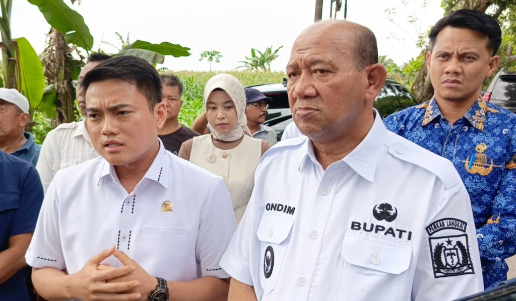 Jalan Penceng Rusak Parah